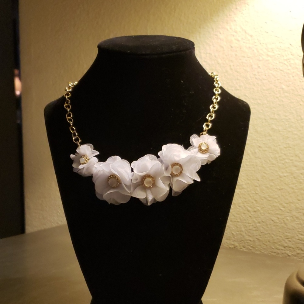Flower chain necklace